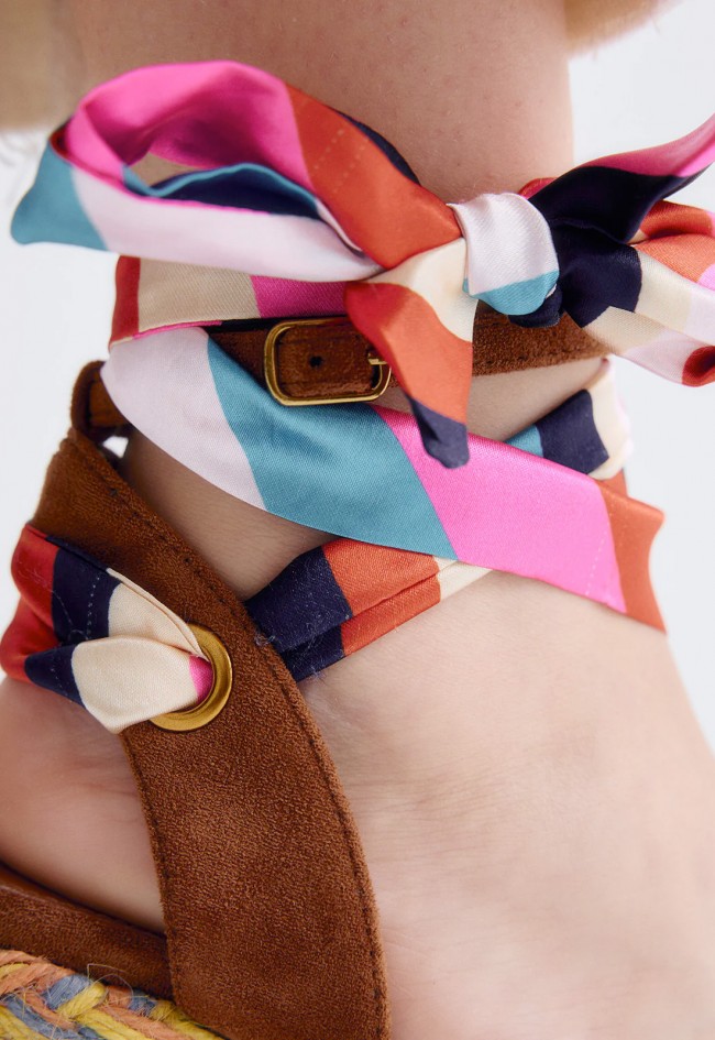 Sandalia multicolor con pañuelo al tobillo EXE HAVANA-448 ROPE TAN MULTI – estilo invitada con personalidad
