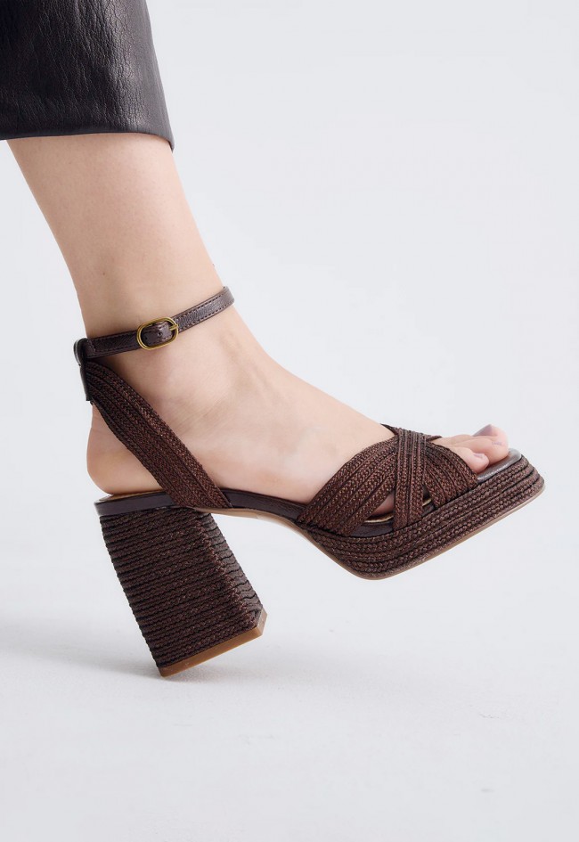 Sandalia marrón de cuerda con plataforma EXE HAVANA-309 ROPE BROWN – elegancia natural y tendencia