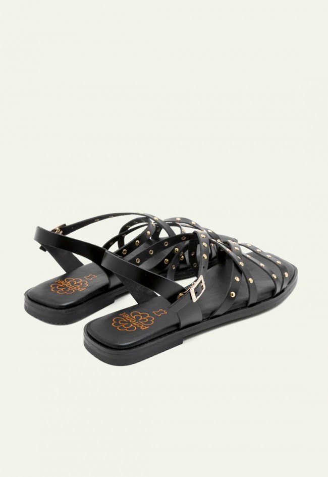 Sandalia plana negra con tachuelas doradas Porronet Blair 3223 – estilo artesanal y cómodo