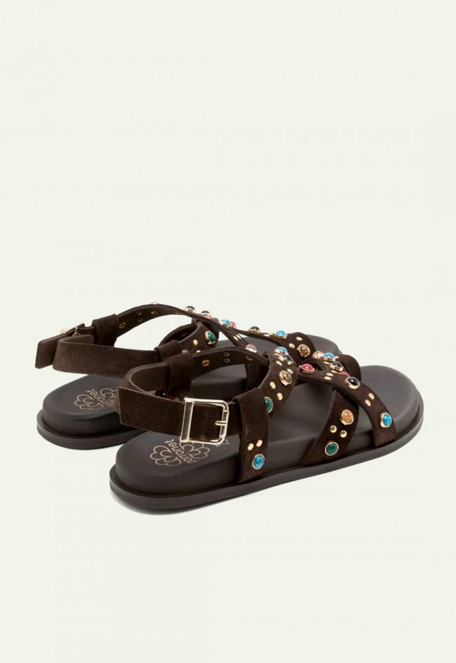 Sandalia plana moka con pedrería multicolor Porronet Hazel – estilo artesanal y boho chic