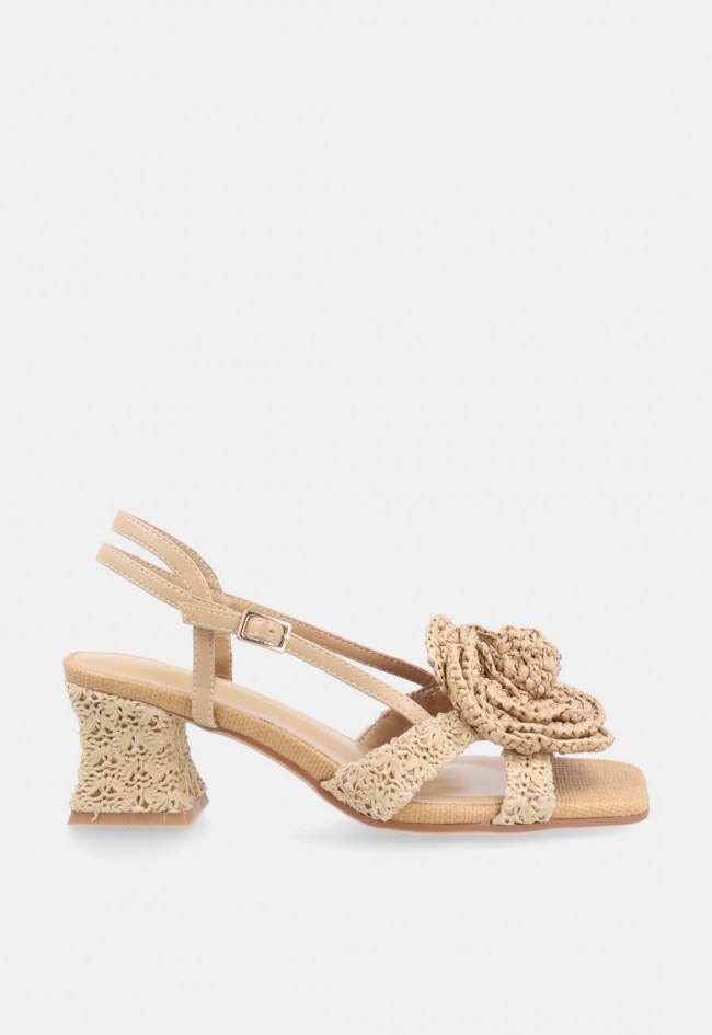 Sandalia de rafia color cuero con flor Noa Harmon ABRIL – feminidad y estilo sofisticado