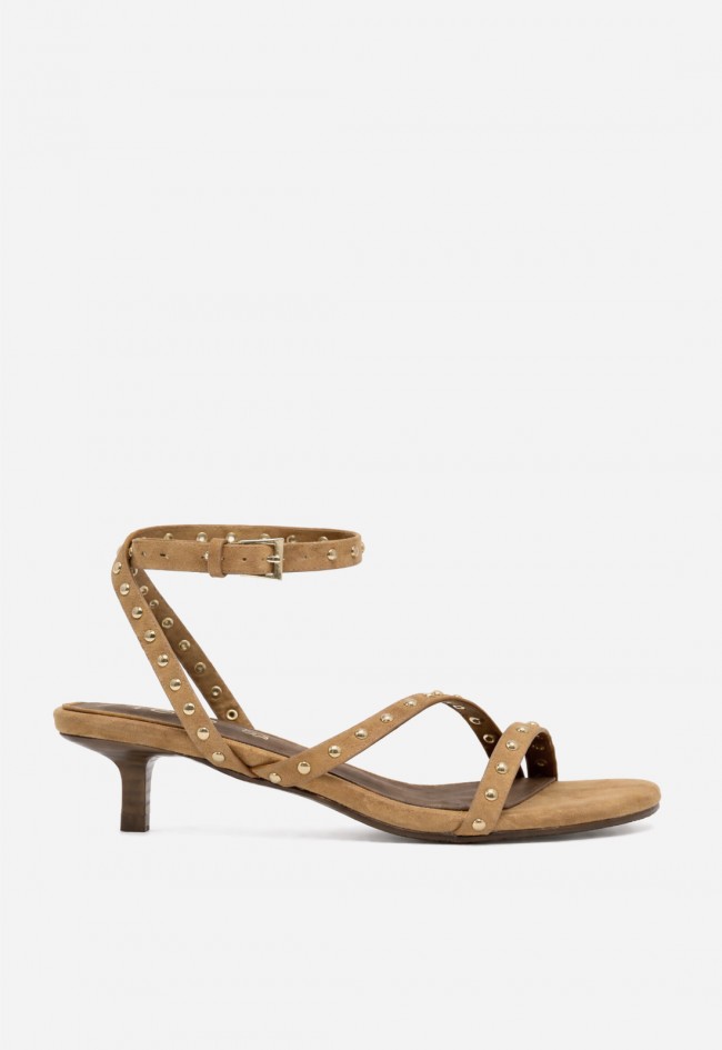Sandalia camel de piel con tachuelas TOP 3 SF1631 – diseño trendy y elegante para vestir