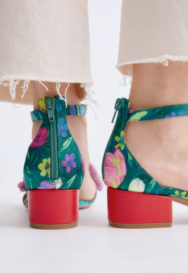 Sandalia floral verde con flores EXÉ CAPRI-400 – romanticismo chic y estilo único