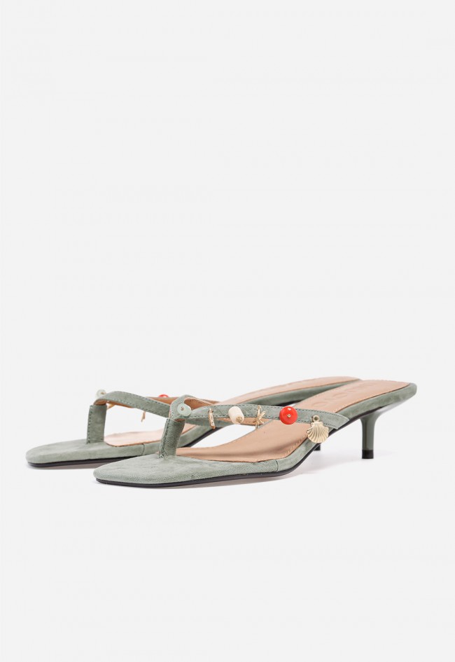 Sandalia de dedo color agua con charms VAS YR6006 – frescura chic y elegancia veraniega