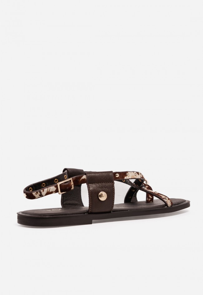 Sandalia plana de piel con tachuelas TOP 3 SF1696 – cómoda y en tendencia