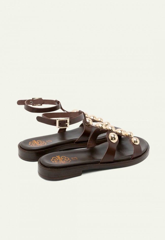 Sandalia romana de piel con tachuelas Porronet Carmen moka – cómoda y con estilo