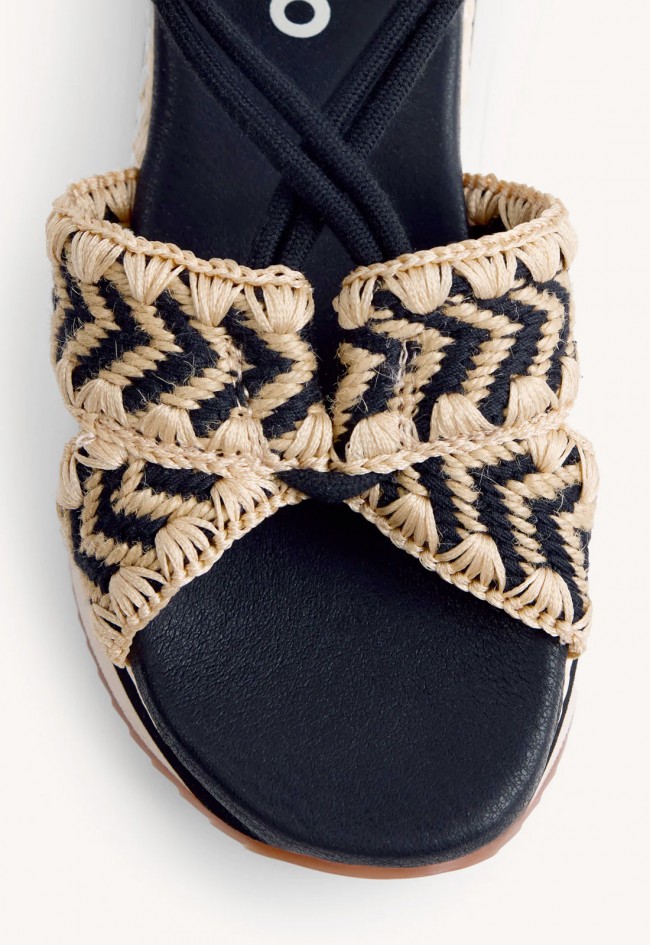 Sandalias de cuña Gioseppo Ugunja con bordado bicolor y ajuste cómodo