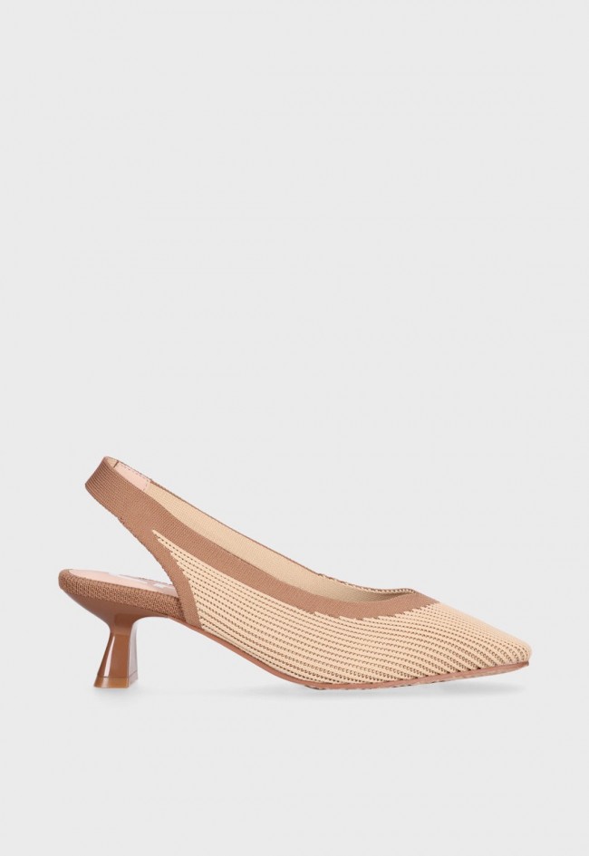 Zapato destalonado Chika10 AMBAR 01 de tejido elástico beige y camel