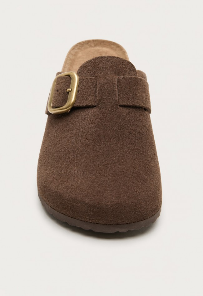 Zueco bio de piel Yokono Wiwi-264 con hebilla ajustable