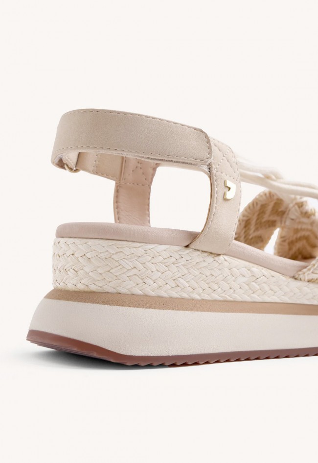 Sandalia de cuña bordada de mujer Gioseppo UGUNJA beige