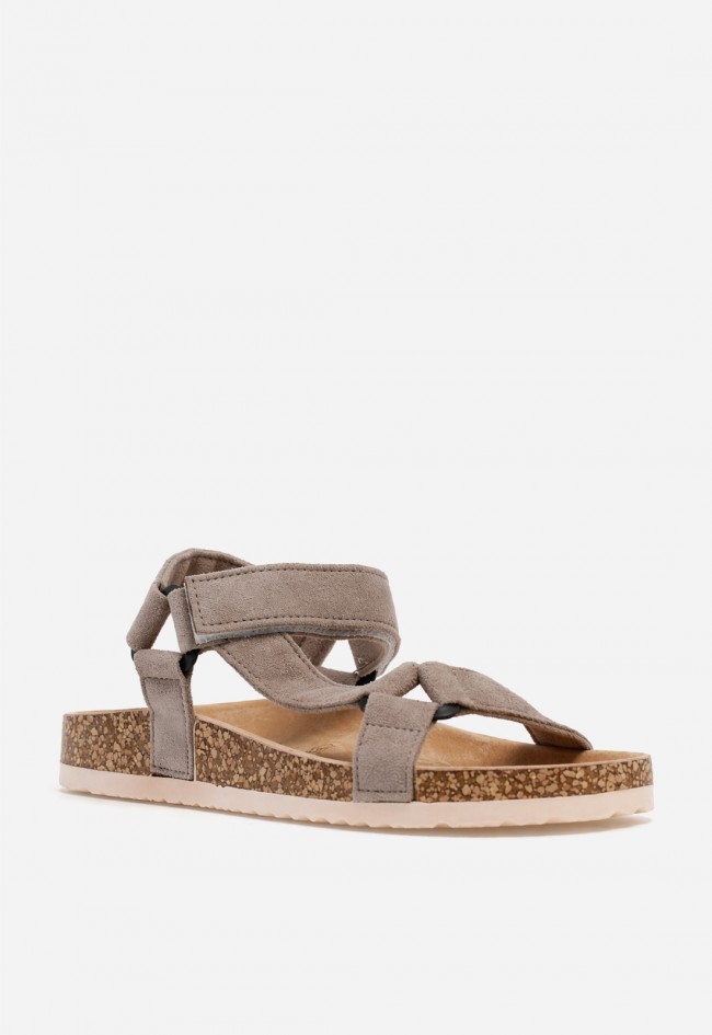 Sandalia plana taupe de mujer con velcro Why Pink? 27-1223, comodidad chic para tu día a día