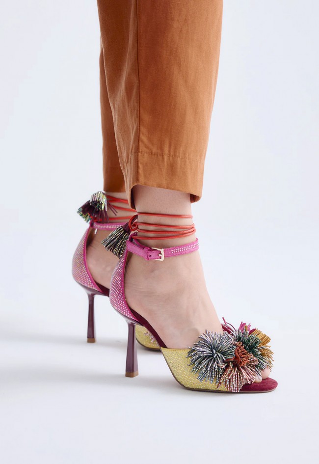 Sandalia de tacón EXE Jenifer-725 rosa y amarillo con pompones brillantes para invitada con estilo