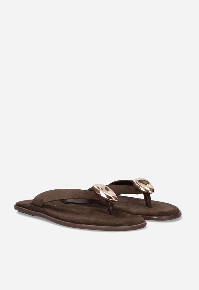 Sandalia plana mujer EXE 566 Zizel Suede Brown en piel marrón – elegancia dorada para tus looks de verano