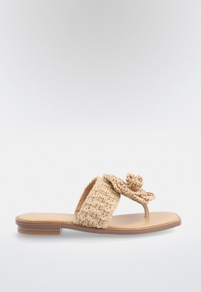 Sandalia plana mujer Noa Harmon Acacia con flor de rafia – estilo natural para brillar en verano