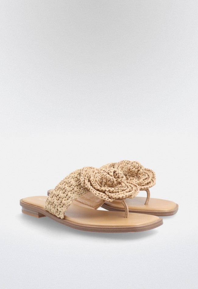 Sandalia plana mujer Noa Harmon Acacia con flor de rafia – estilo natural para brillar en verano