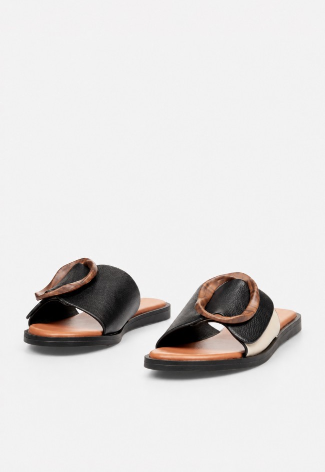 Sandalia plana mujer Noa Harmon 9663-M06 en piel con adorno carey – estilo chic de verano