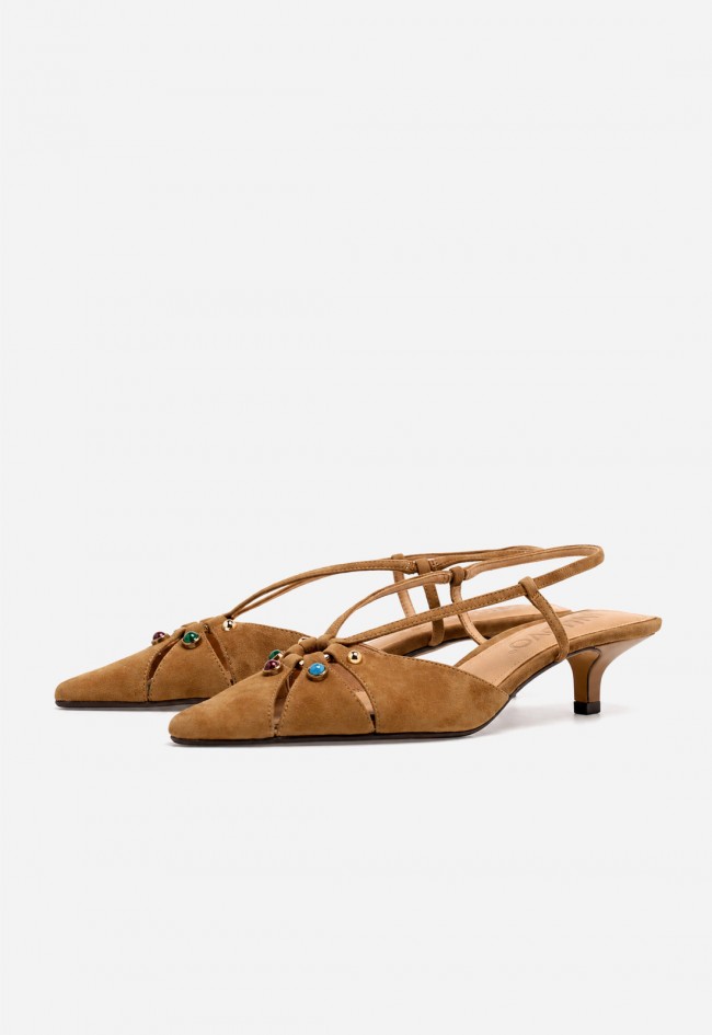 Zapato destalonado de mujer VAS JM1332 en piel color cuero – detalle joya chic