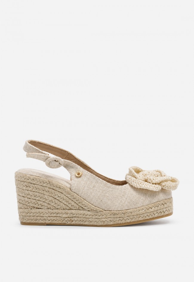 Alpargata mujer hielo Identity 5040 – cuña de esparto y flor crochet