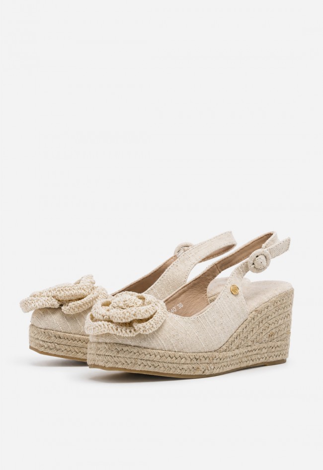 Alpargata mujer hielo Identity 5040 – cuña de esparto y flor crochet