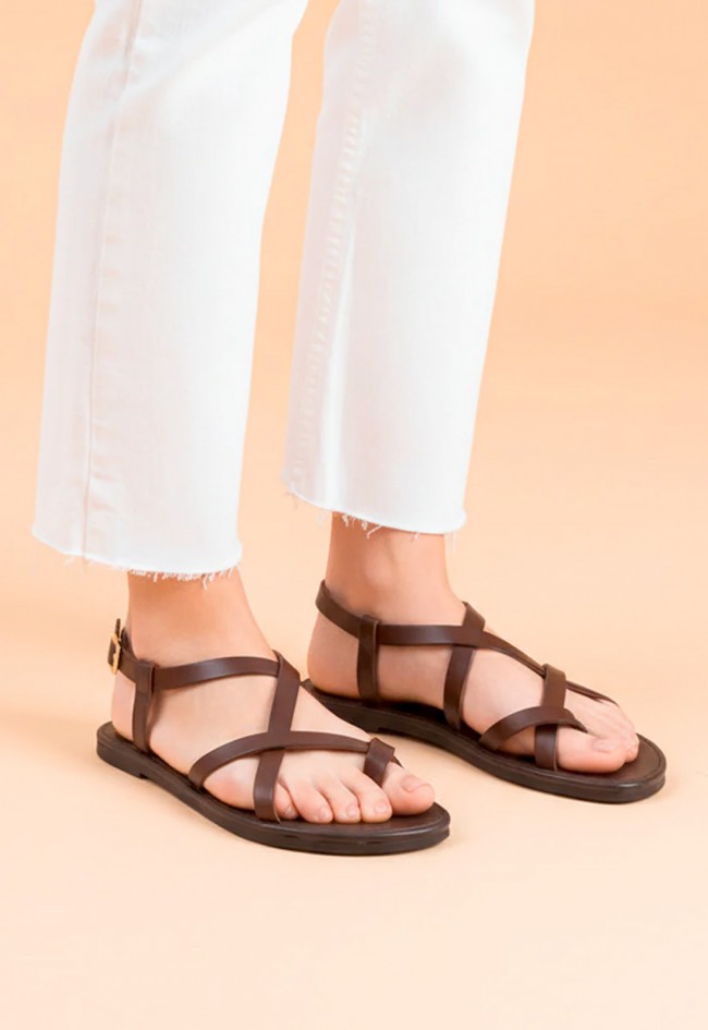 Sandalias Porronet Abril de piel moka con diseño artesanal