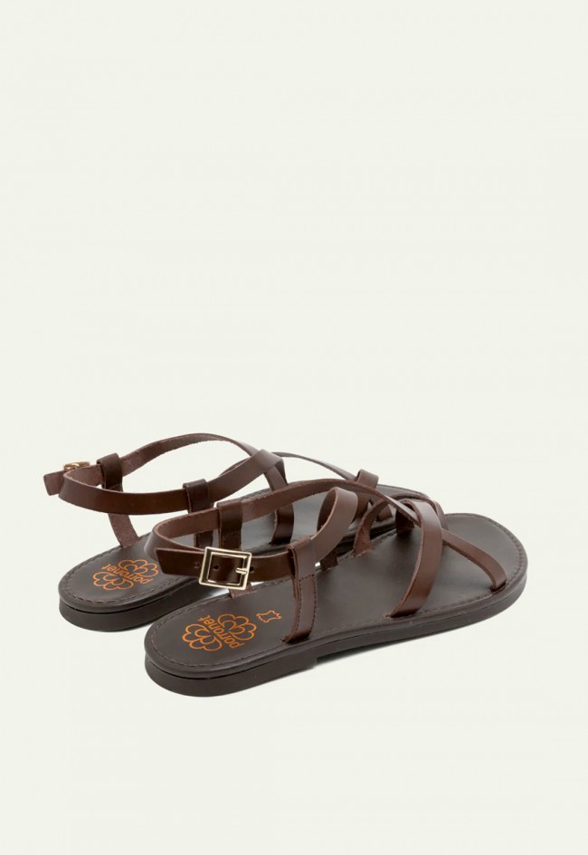 Sandalias Porronet Abril de piel moka con diseño artesanal
