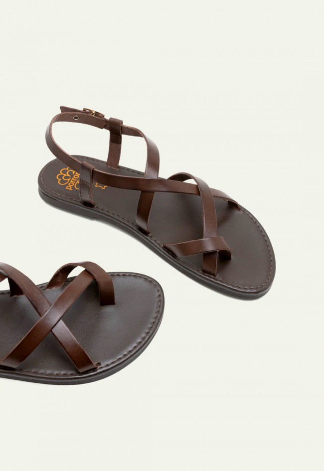 Sandalias Porronet Abril de piel moka con diseño artesanal