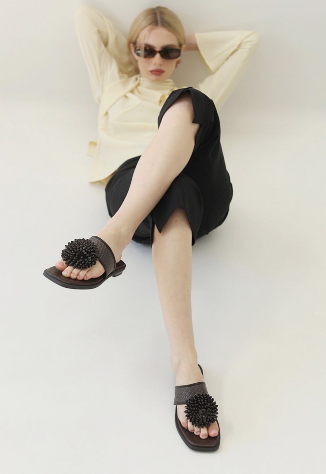 Sandalias planas Noa Harmon Petal con flor de rafia