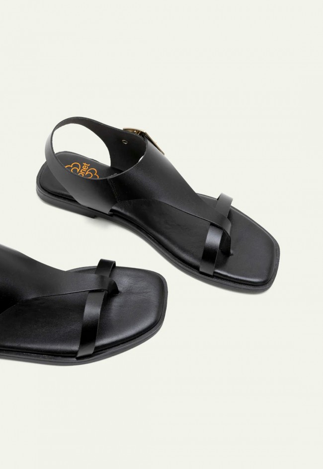 Sandalias Porronet Berta negras de piel con hebilla metálica