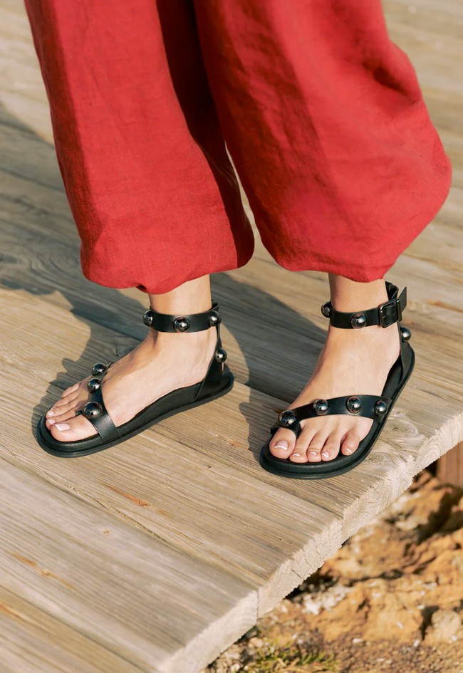 Sandalias Porronet Holly negras de piel con tachuelas metalizadas