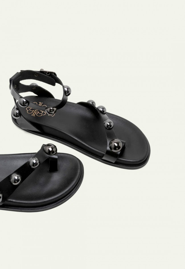 Sandalias Porronet Holly negras de piel con tachuelas metalizadas
