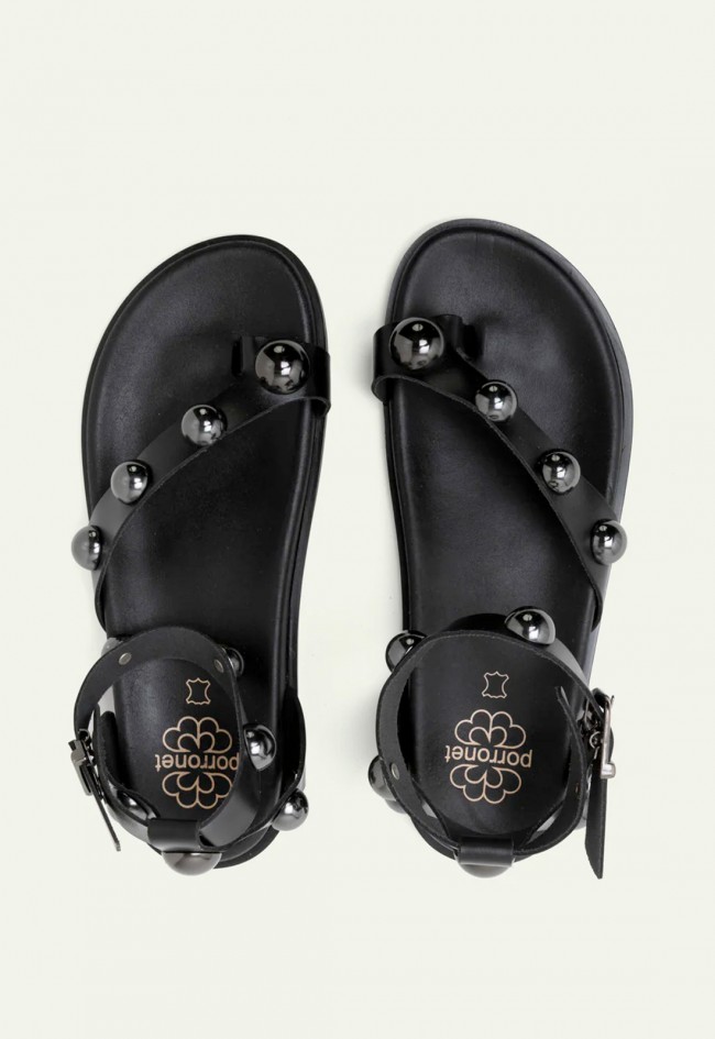 Sandalias Porronet Holly negras de piel con tachuelas metalizadas