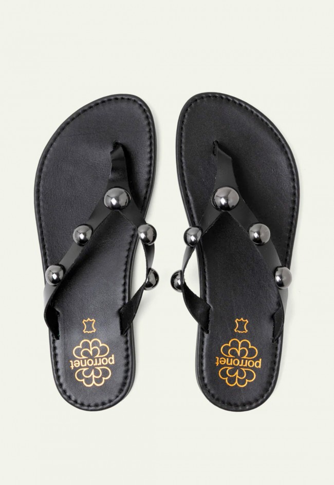 Sandalias Porronet Aurora negras con tachuelas esféricas