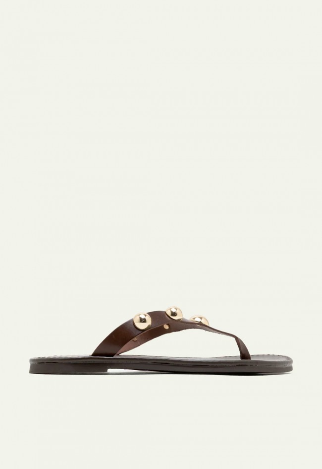 Sandalias Porronet Aurora moka de piel con tachuelas esféricas