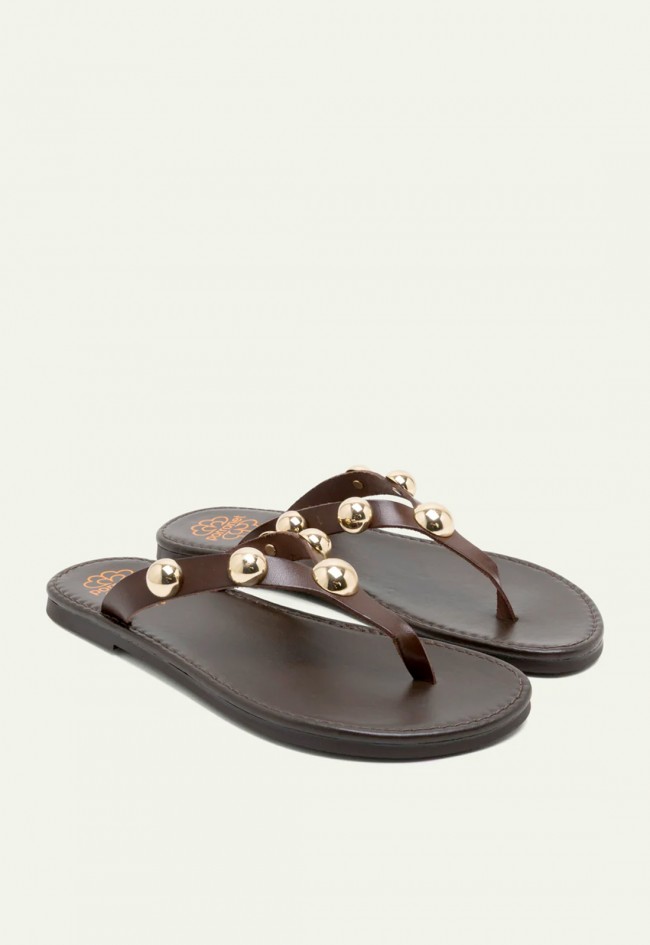 Sandalias Porronet Aurora moka de piel con tachuelas esféricas