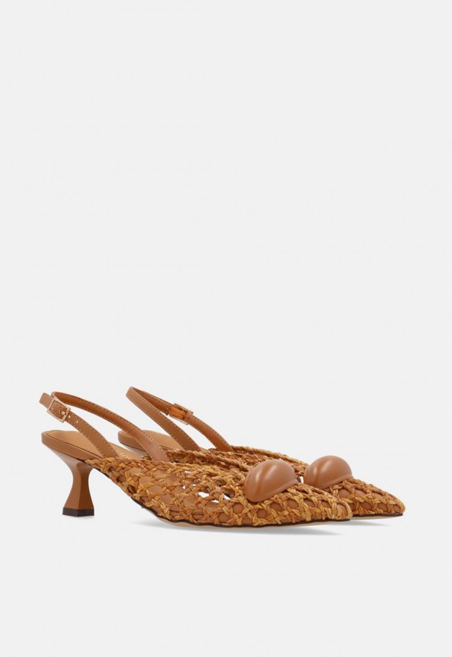 Zapato de tacón Noa Harmon Swan calado con detalle joya