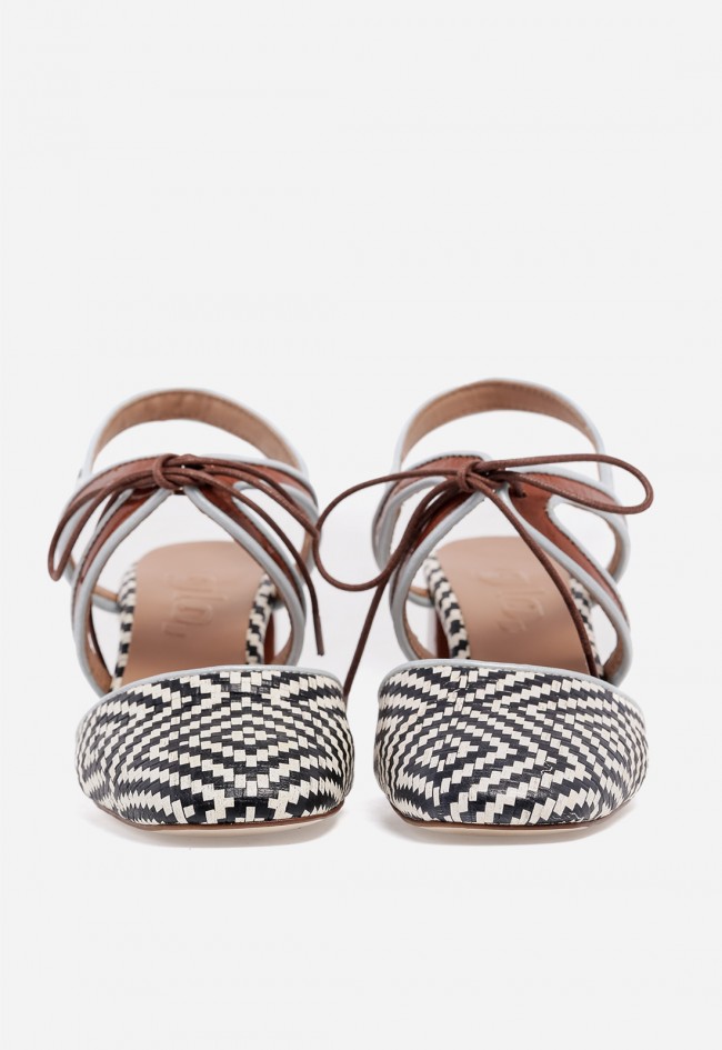 Zapato destalonado de piel GLO Rina con diseño exclusivo y tacón ancho