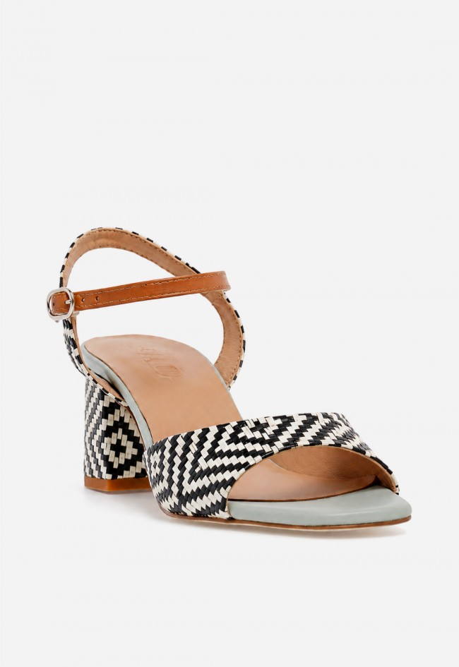 Sandalia de piel GLO Chija con diseño exclusivo y tacón ancho