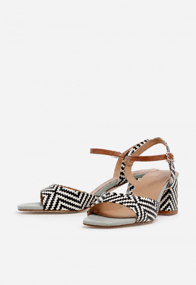Sandalia de piel GLO Chija con diseño exclusivo y tacón ancho