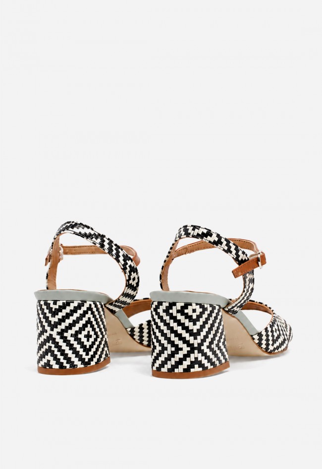 Sandalia de piel GLO Chija con diseño exclusivo y tacón ancho
