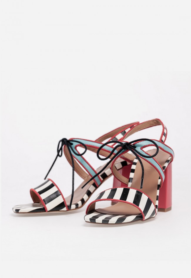 Sandalia de piel GLO Mariposa con diseño multicolor exclusivo