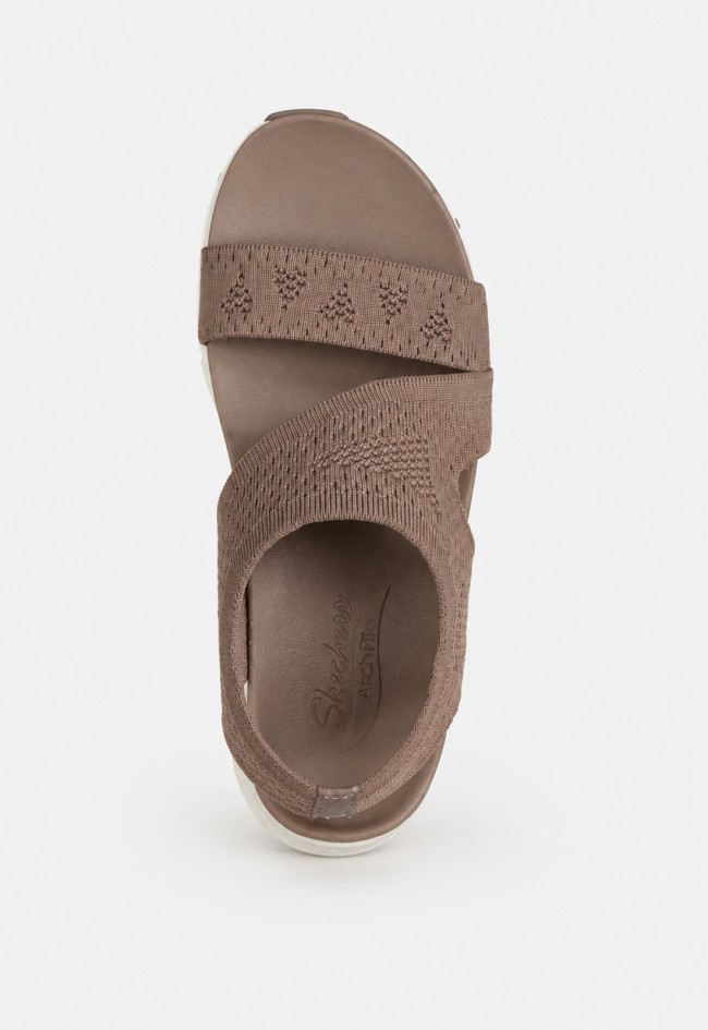Sandalia deportiva Skechers Arch Fit Brightest Day taupe con confort anatómico