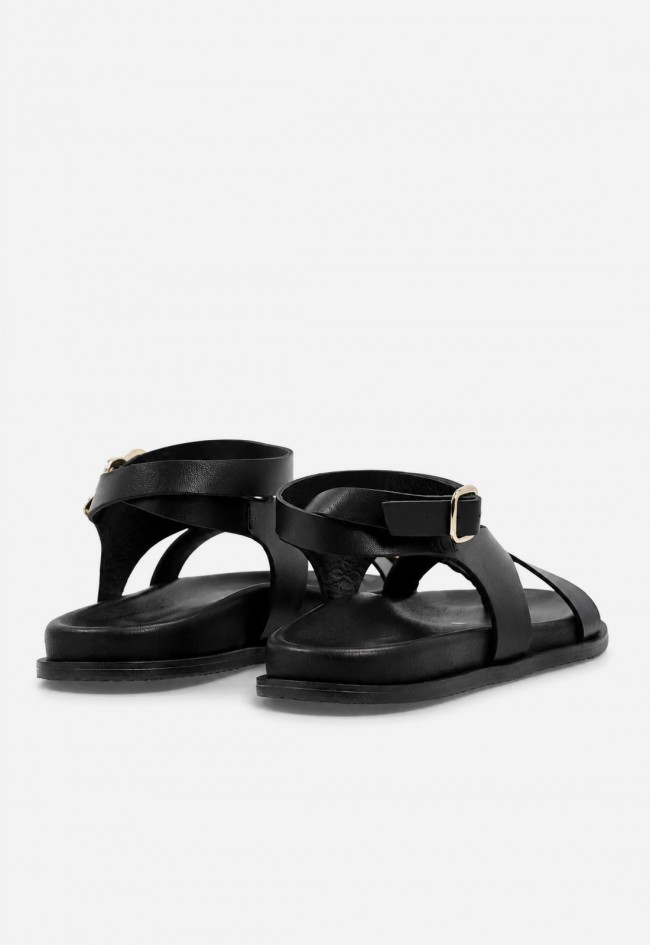 Sandalia plana de mujer GLO ZI-904 de piel negra con tiras cruzadas y detalle joya
