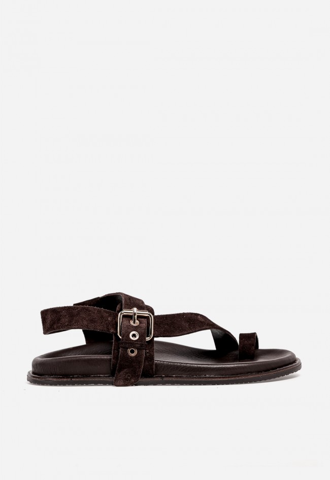 Sandalia plana de mujer GLO d27161-803v en piel moka con hebilla dorada y estilo boho chic