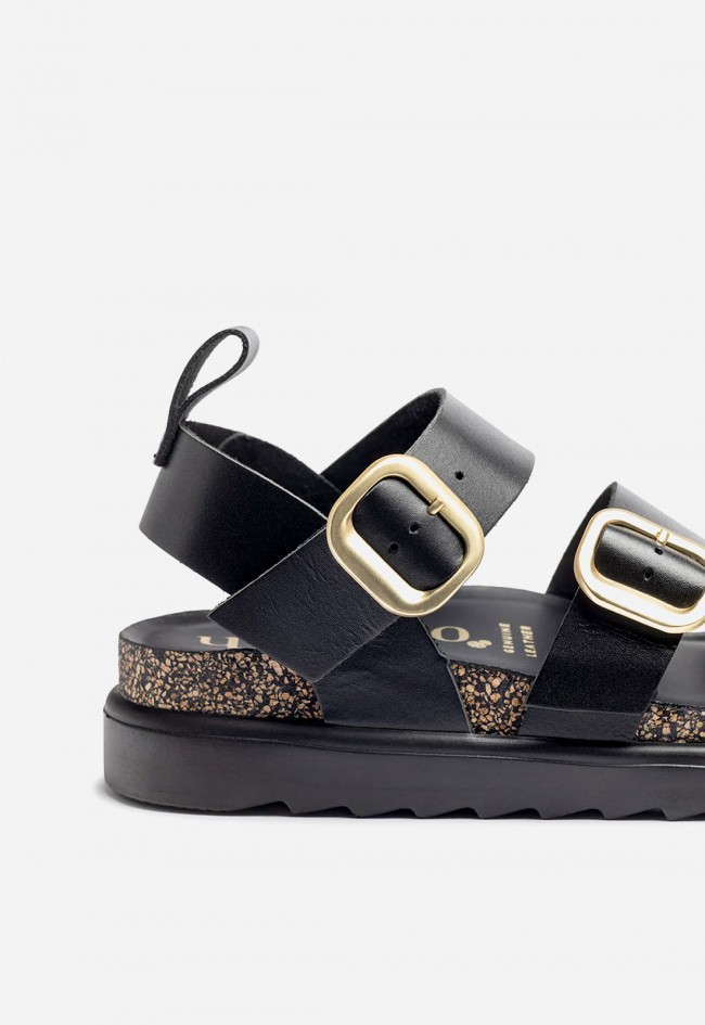 Sandalia de plataforma mujer Yokono TUNEZ-127 en piel negra con hebillas doradas para un estilo urbano con actitud