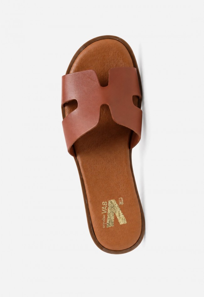 Sandalia plana mujer VAS 606 en piel color cuero, elegancia natural para tus looks de verano