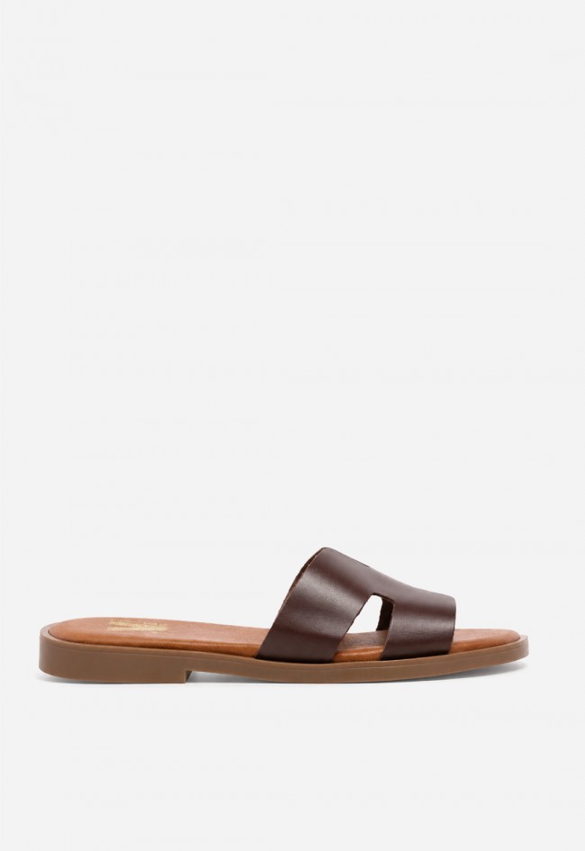 Sandalia plana mujer VAS 606 en piel marrón, estilo effortless para un verano con clase