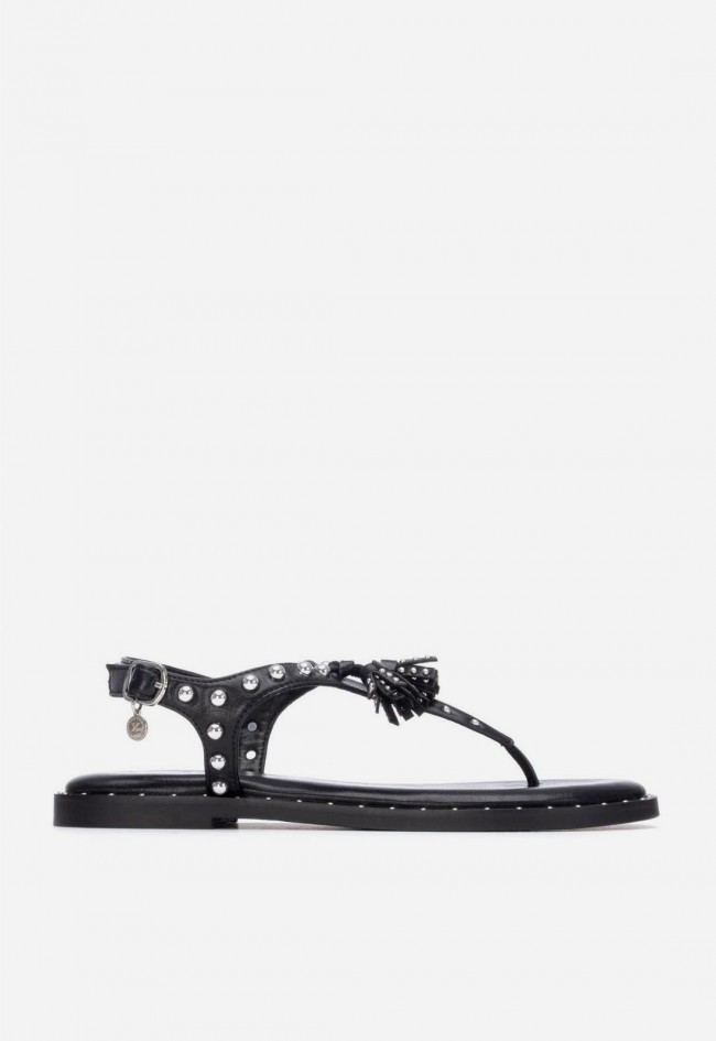 Sandalia plana mujer Xti negra con tachas, esencia boho chic