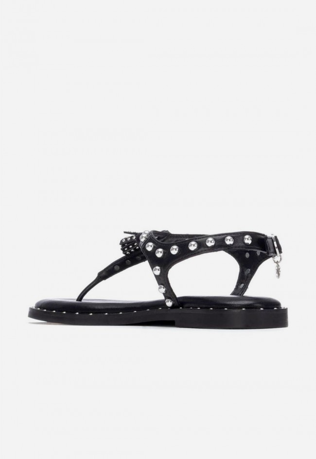 Sandalia plana mujer Xti negra con tachas, esencia boho chic