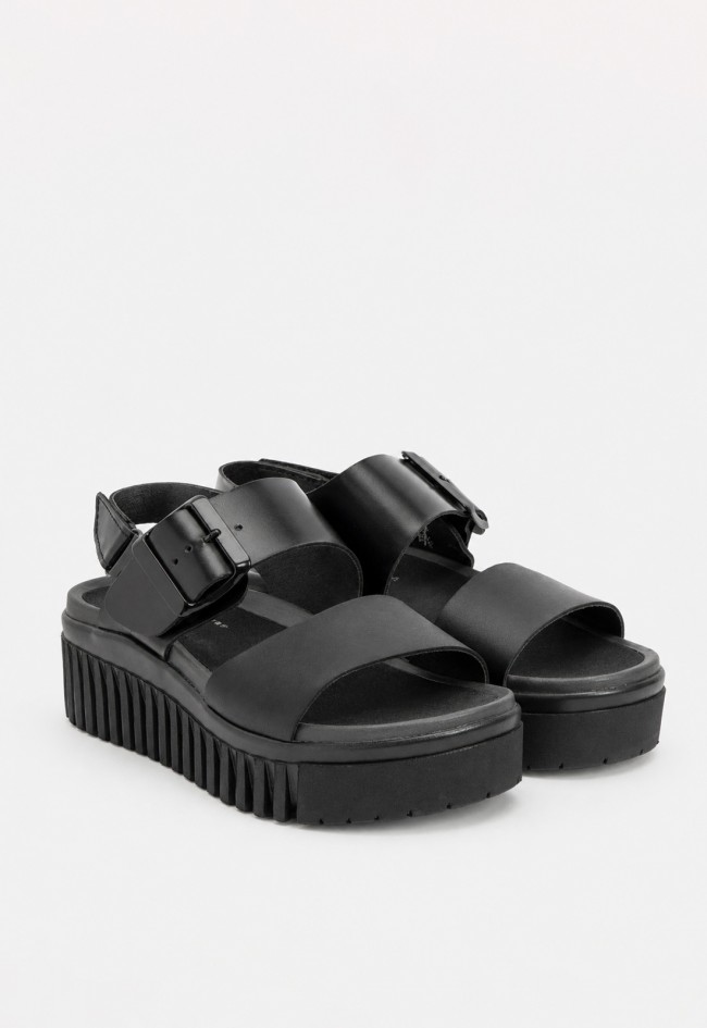 Sandalia de plataforma ART Brighton negra en piel para pisar con fuerza y estilo urbano