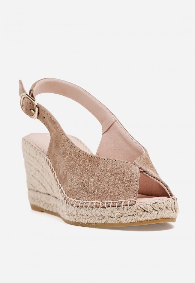 Sandalia de cuña de esparto Macarena Ana 24 en piel para un verano con estilo mediterráneo